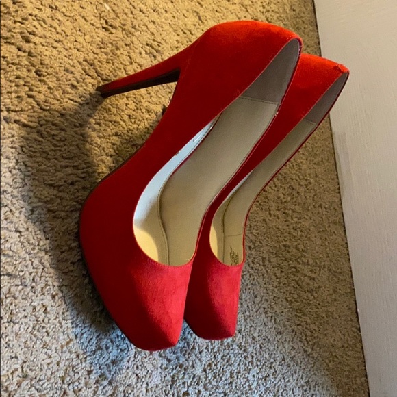 Red heels - Picture 1 of 2